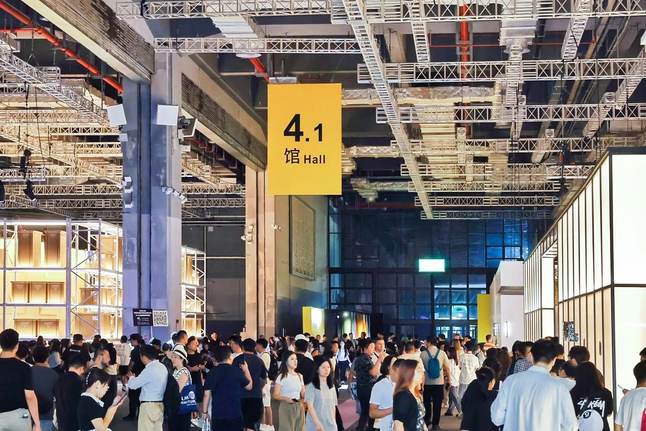 主办：​CIFF2025上海家博会「汇聚全球顶尖设计师、品牌与创意先锋」